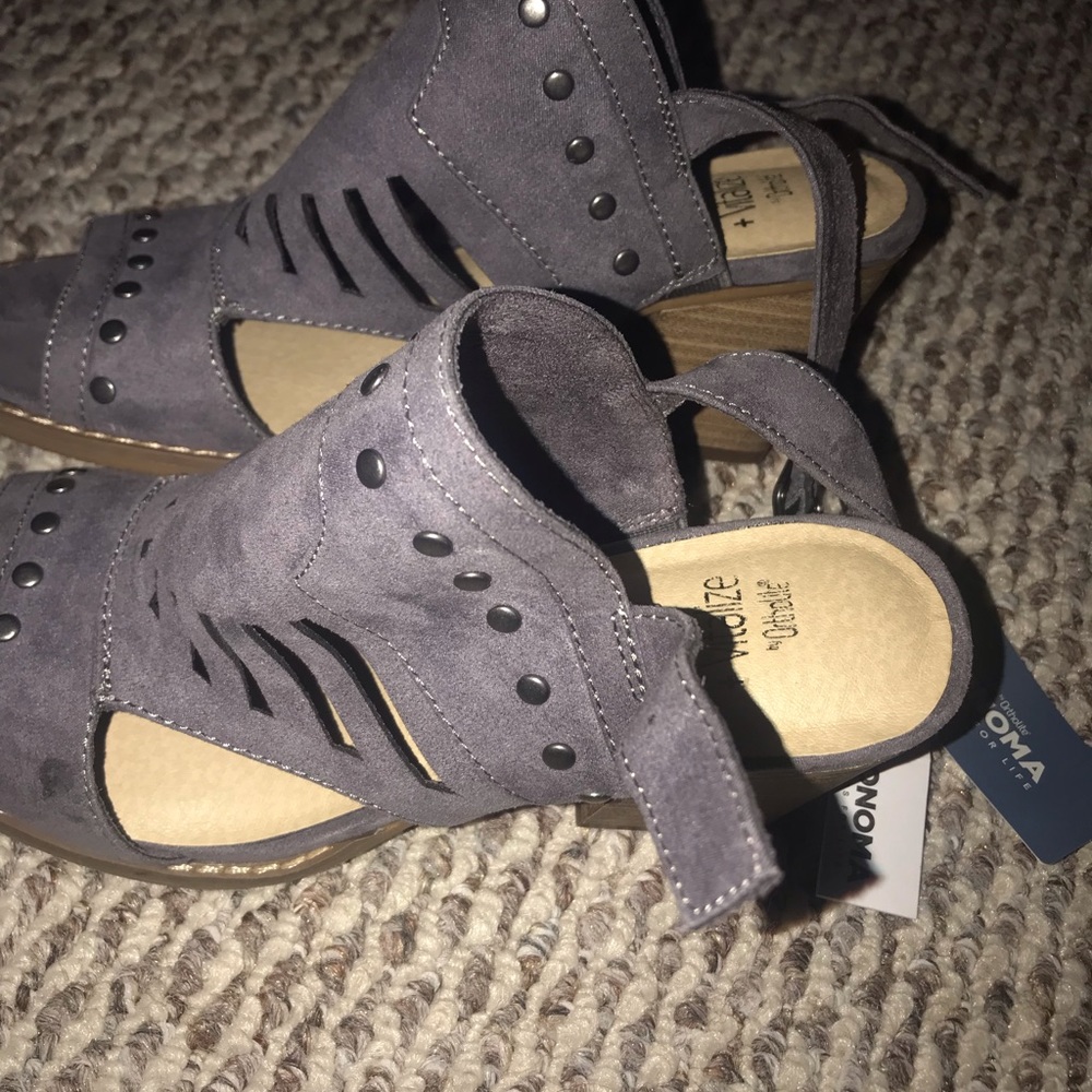 Heels - Picture 3 of 3